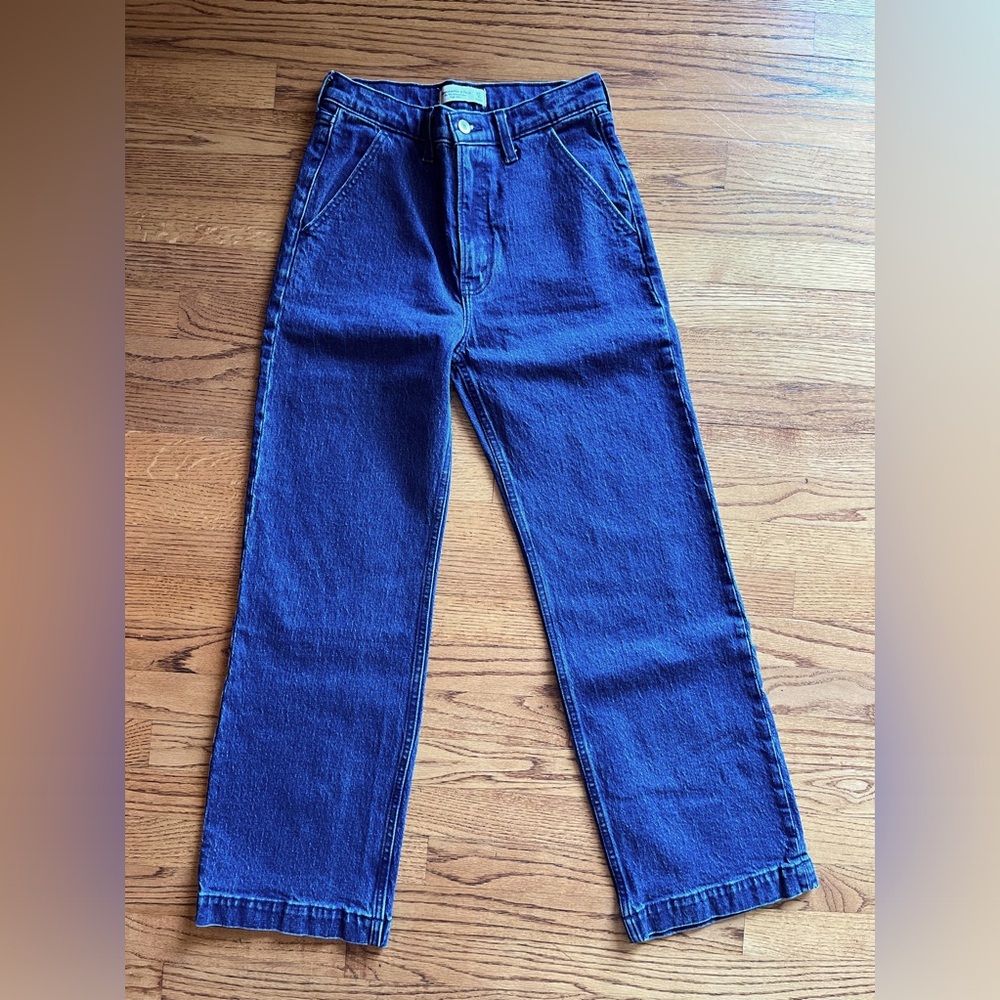 NWOT Women’s Abercrombie Jeans relaxed size 27s